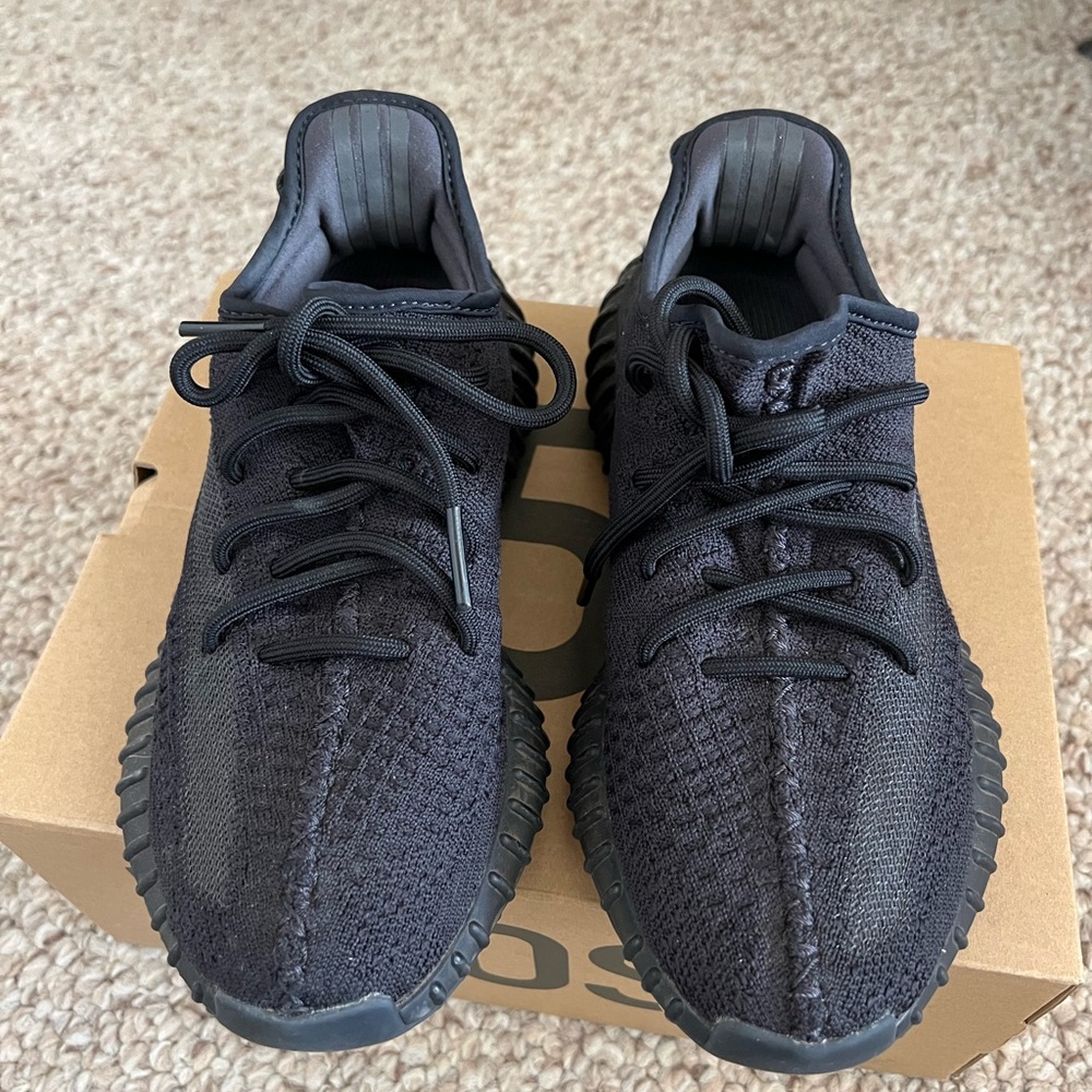 Adidas Yeezy Boost 350 V2 Knit Sneakers Women’s 7